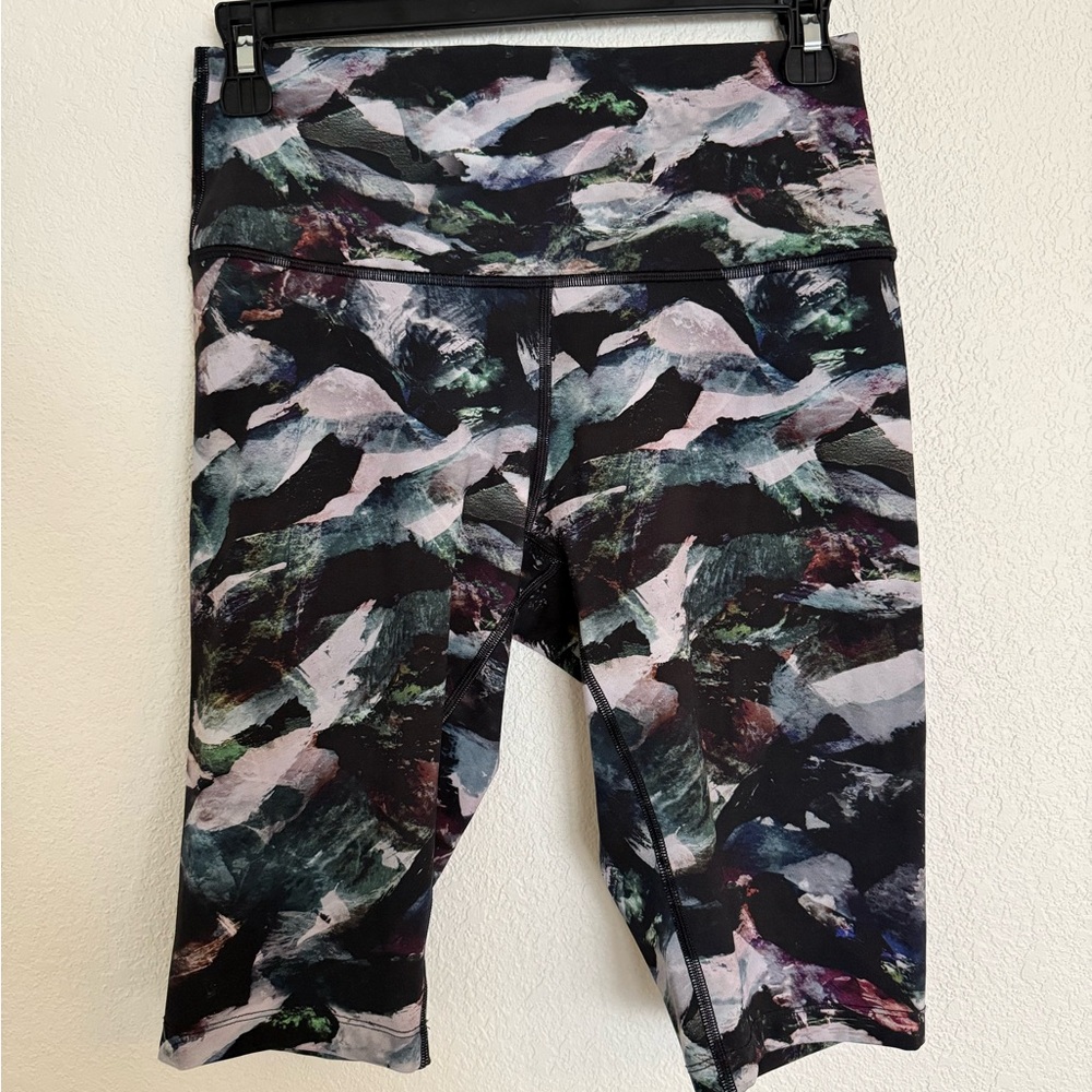 Lululemon Wonder Under High Rise 12” biker short Full on luxtreme